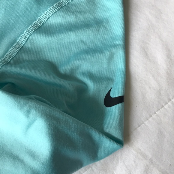 NIKE long sleeves top, Size M - Picture 7 of 10